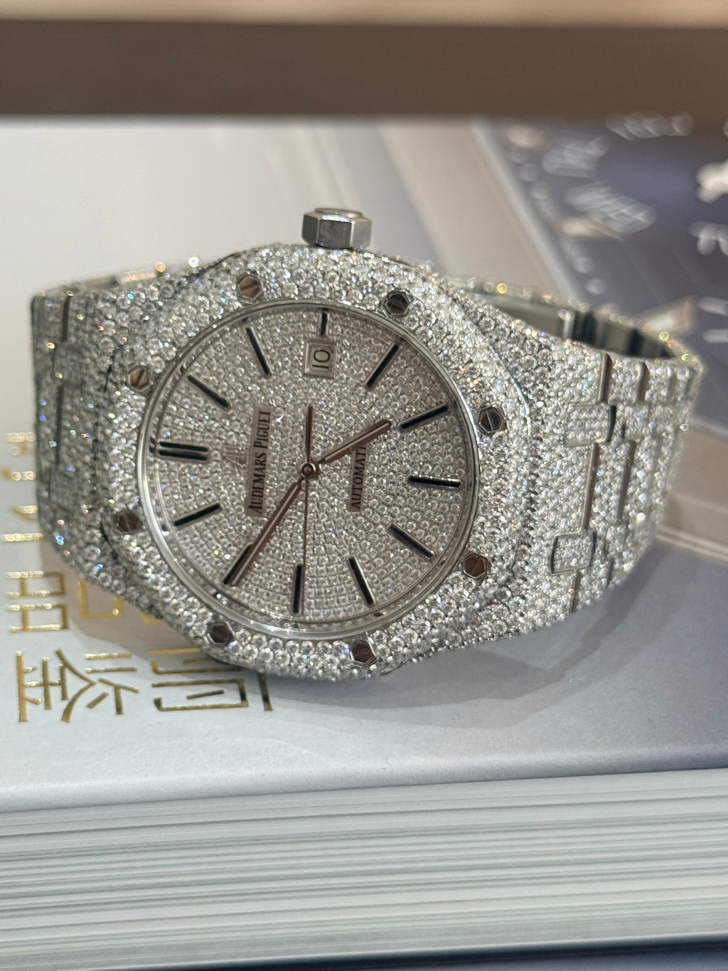 2015 Audemars Piguet Royal Oak 15400ST – 30+ct Full Diamond Custom – 41mm