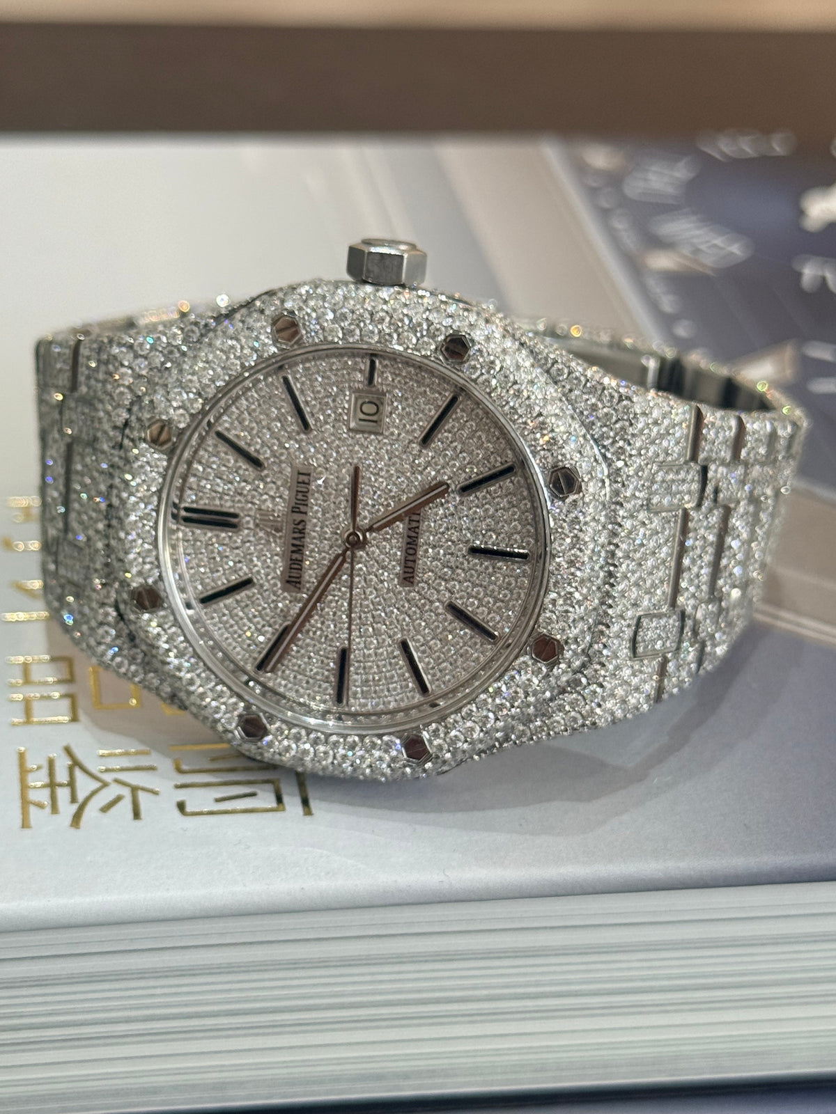 2015 Audemars Piguet Royal Oak 15400ST – 30+ct Full Diamond Custom – 41mm