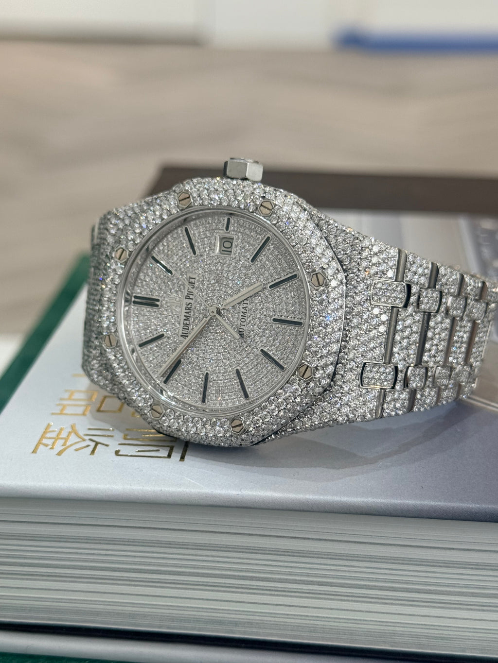 2015 Audemars Piguet Royal Oak 15400ST – 30+ct Full Diamond Custom – 41mm