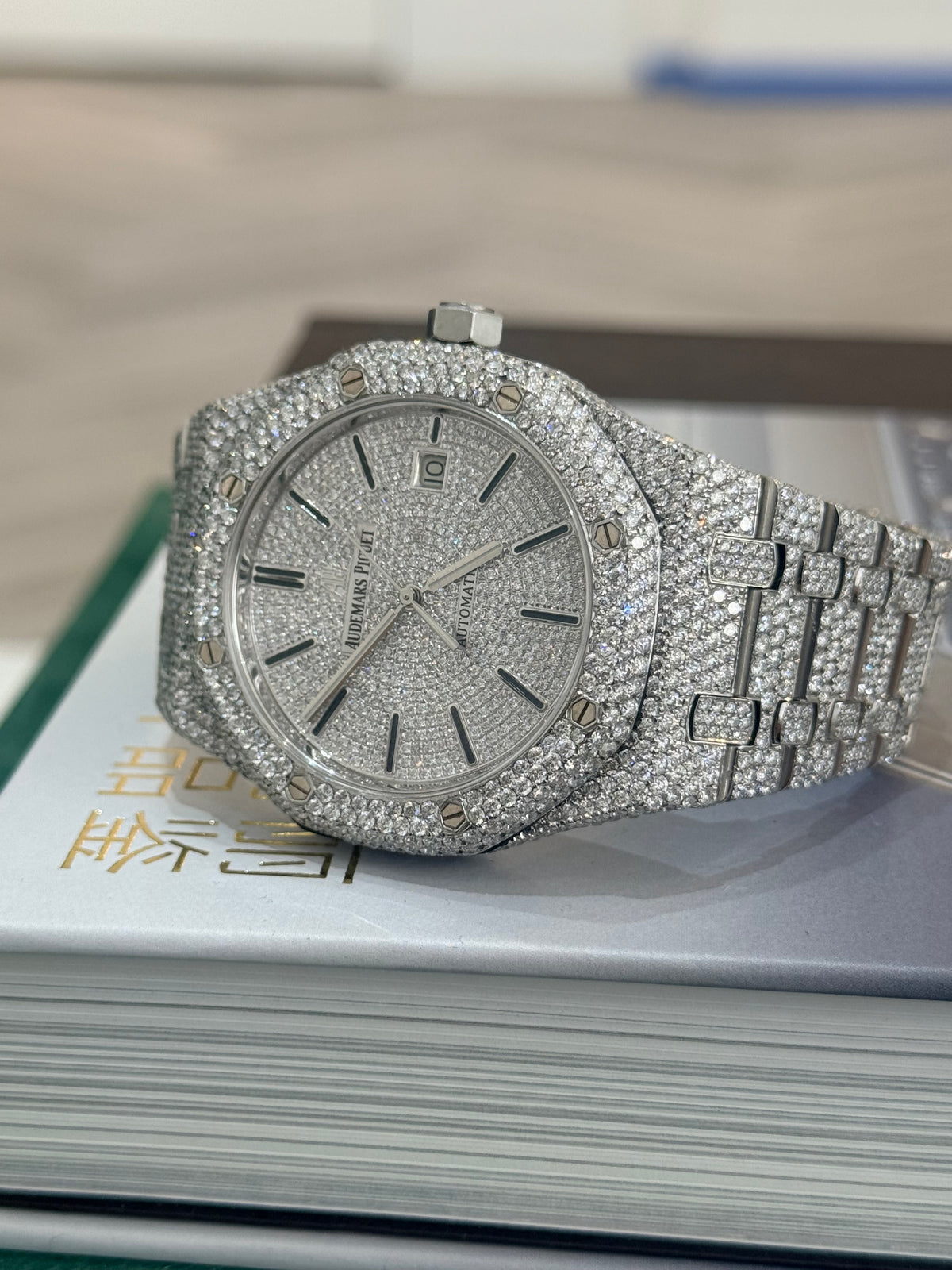 2015 Audemars Piguet Royal Oak 15400ST – 30+ct Full Diamond Custom – 41mm