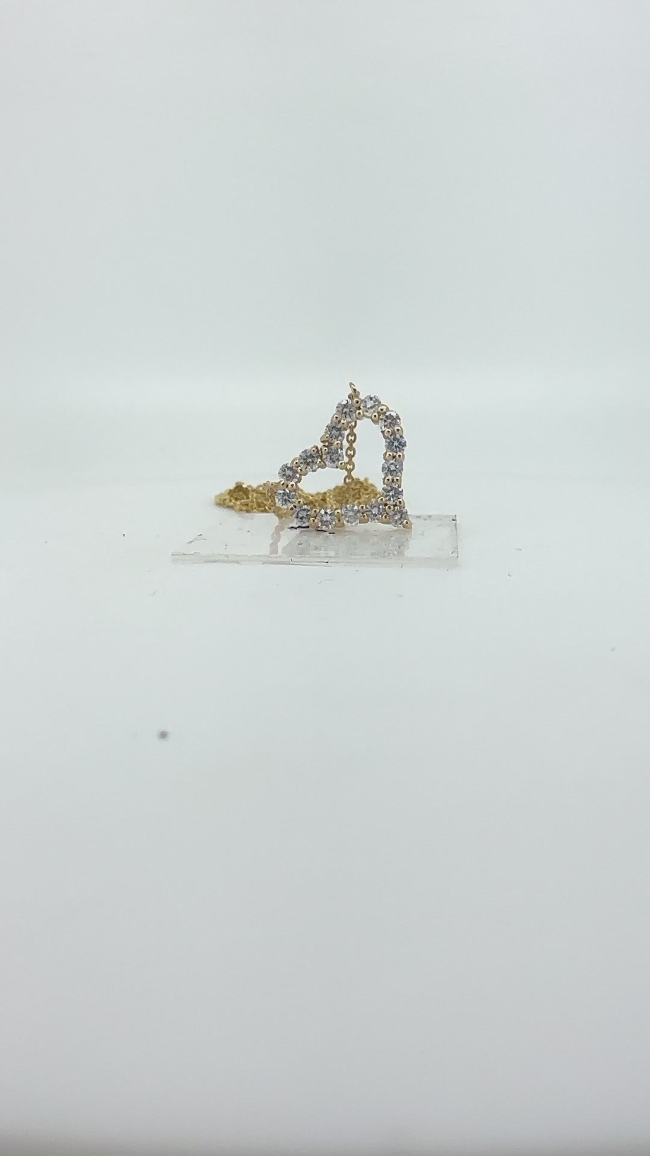 18KT Yellow Gold Heart Pendant With VS1 Natural Diamonds